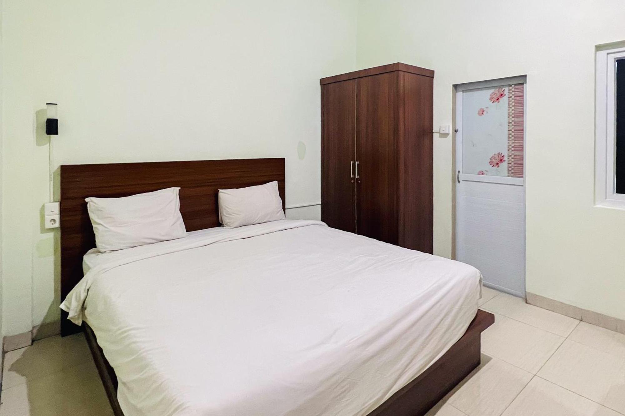 Teratai Residence Mitra Reddoorz Medan Exterior photo